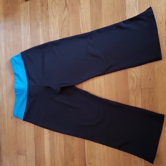Nike Dri-Fit Black with Blue Trim Capri Athletic Pants Women's Size Small - Picture 2 of 12